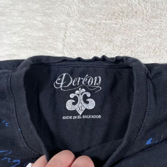 Vintage Y2K Dereon Women’s Graffiti AOP Women’s V Neck Tee T Shirt - Picture 4 of 6